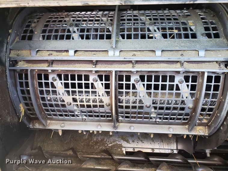 image for item DF5584 1994 Gleaner R62 combine