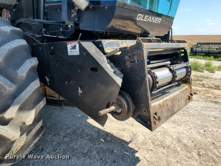 image for item DF5584 1994 Gleaner R62 combine
