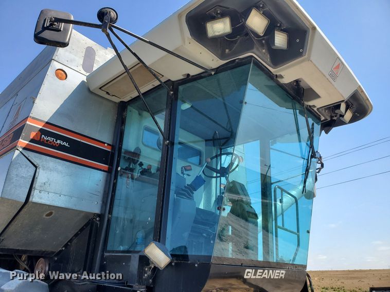 image for item DF5584 1994 Gleaner R62 combine