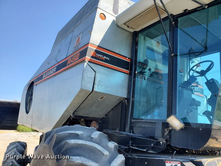 image for item DF5584 1994 Gleaner R62 combine