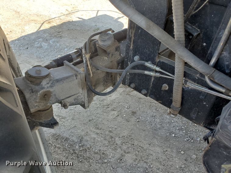 image for item DF5584 1994 Gleaner R62 combine