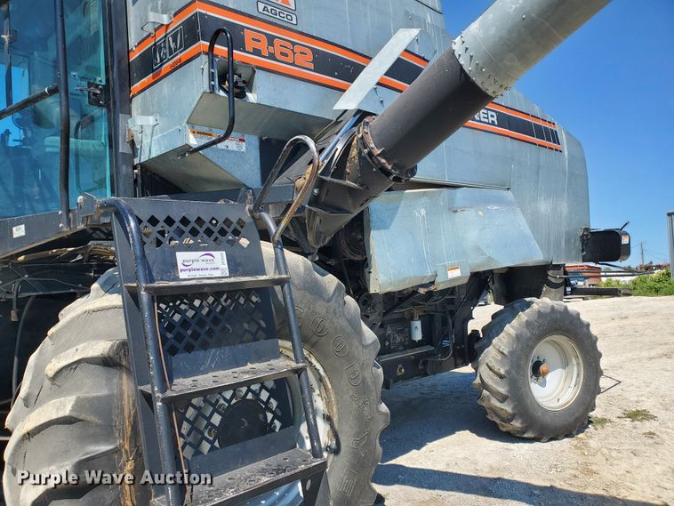 image for item DF5584 1994 Gleaner R62 combine