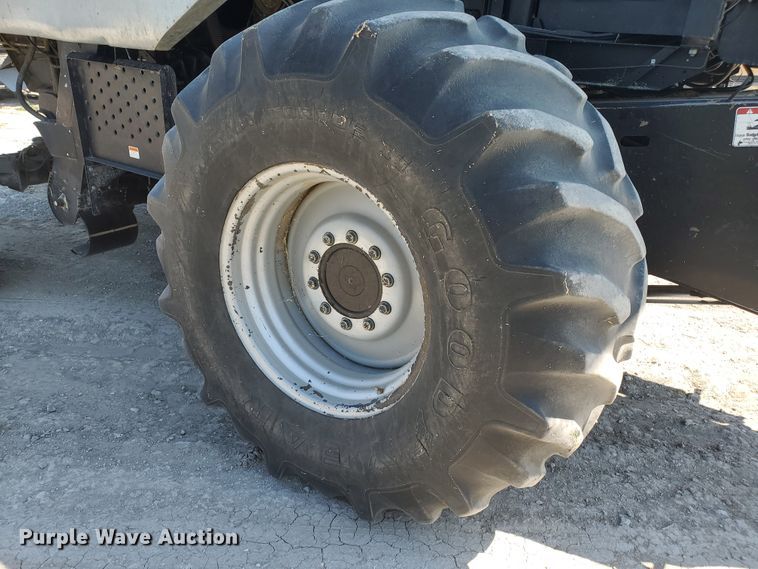 image for item DF5584 1994 Gleaner R62 combine