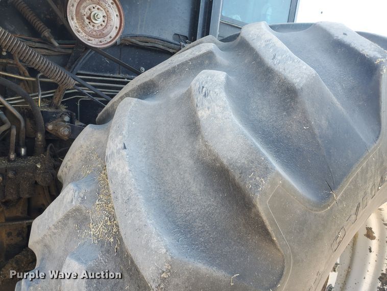 image for item DF5584 1994 Gleaner R62 combine