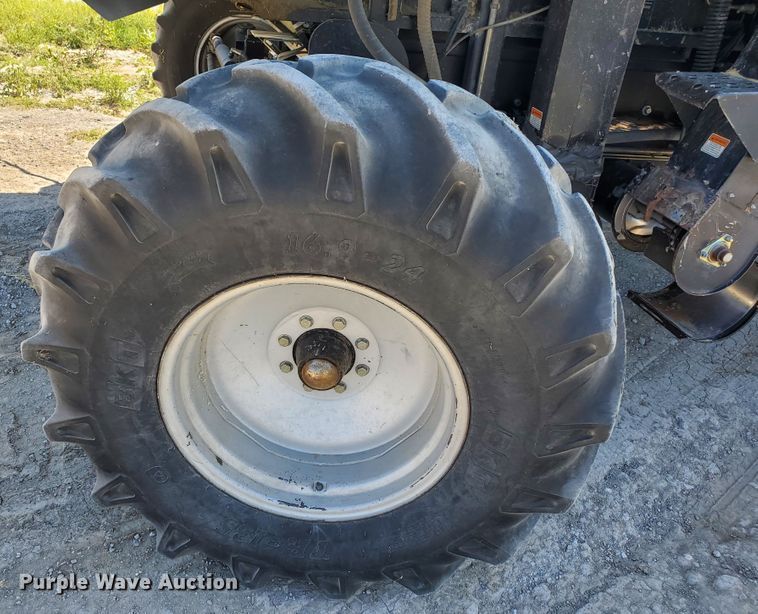 image for item DF5584 1994 Gleaner R62 combine