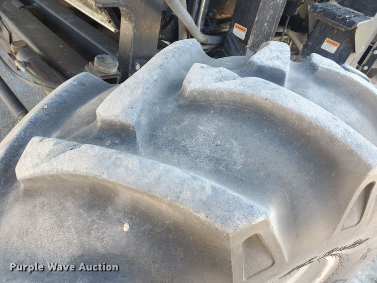 image for item DF5584 1994 Gleaner R62 combine