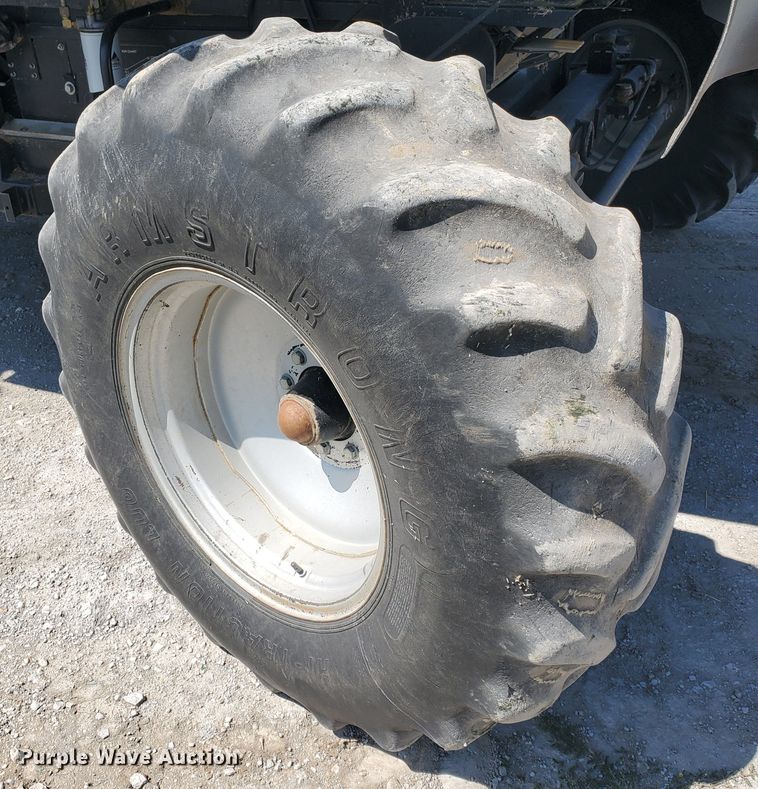 image for item DF5584 1994 Gleaner R62 combine