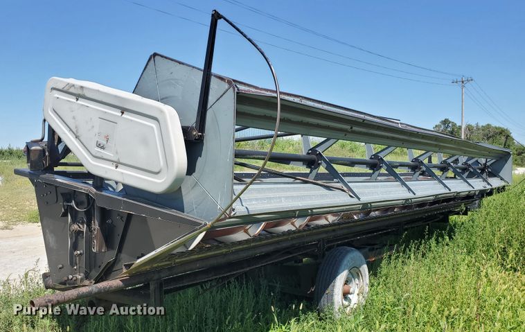 image for item DF5584 1994 Gleaner R62 combine