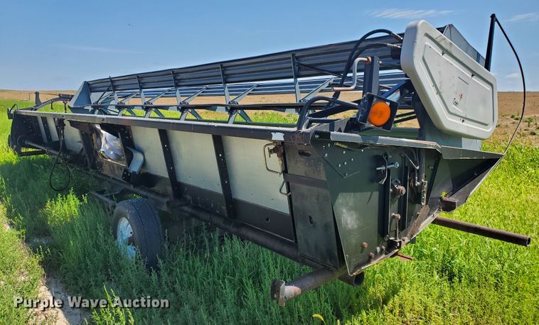 image for item DF5584 1994 Gleaner R62 combine