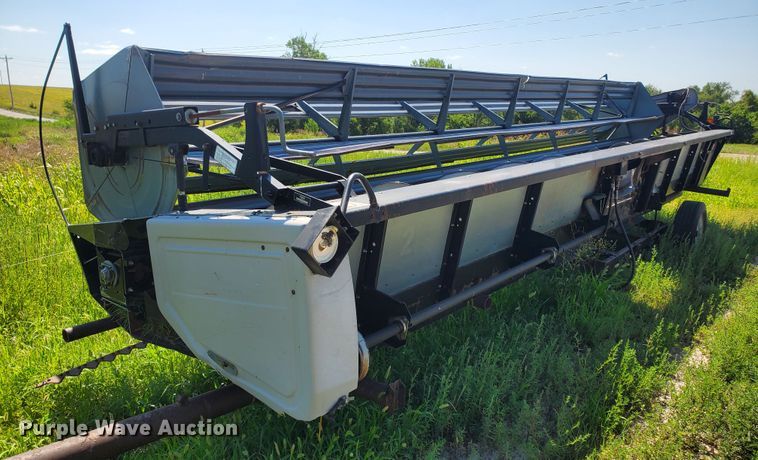 image for item DF5584 1994 Gleaner R62 combine