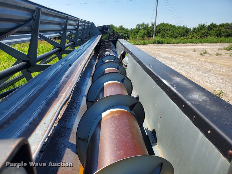 image for item DF5584 1994 Gleaner R62 combine