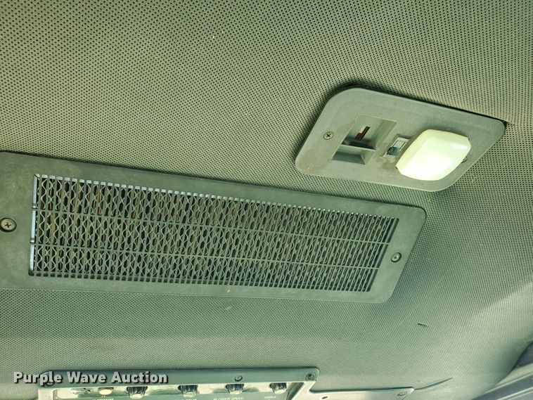 image for item DF7527 1987 John Deere 8820 Titan II combine