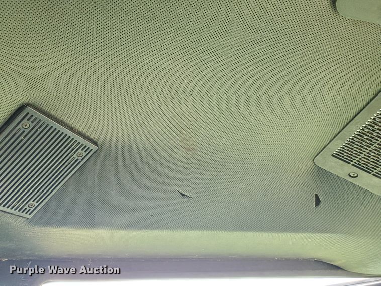 image for item DF7527 1987 John Deere 8820 Titan II combine