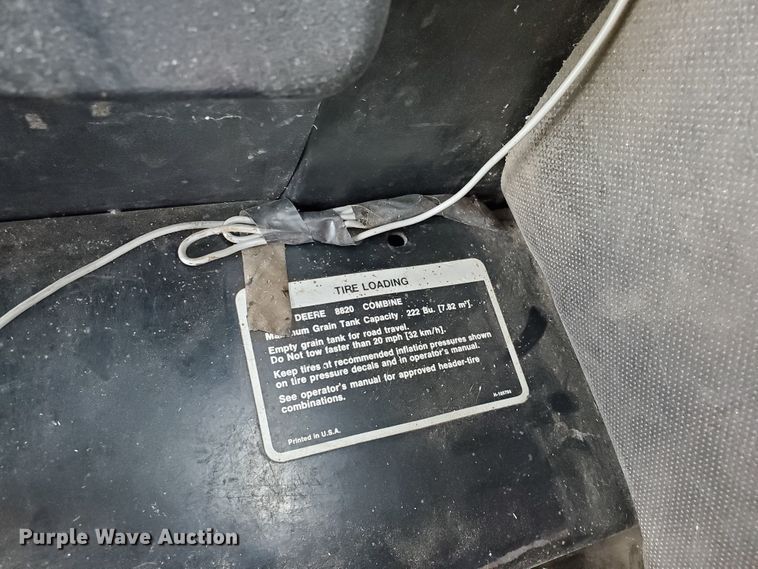 image for item DF7527 1987 John Deere 8820 Titan II combine