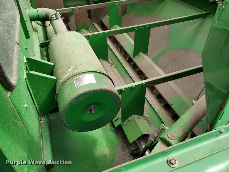 image for item DF7527 1987 John Deere 8820 Titan II combine