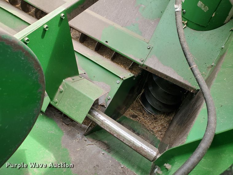 image for item DF7527 1987 John Deere 8820 Titan II combine