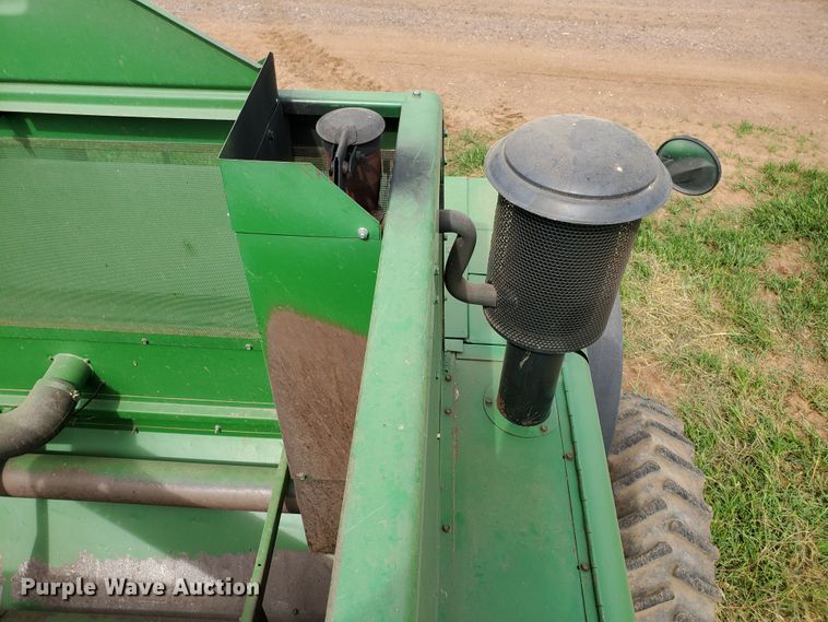 image for item DF7527 1987 John Deere 8820 Titan II combine