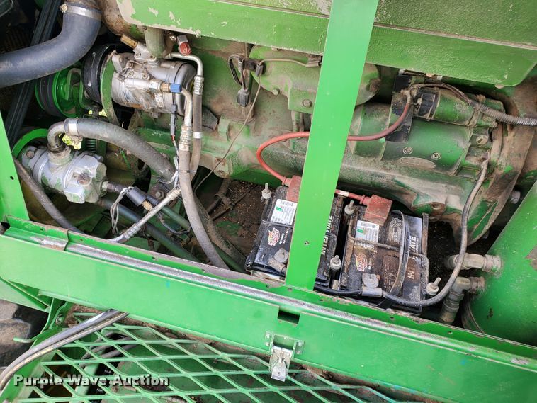 image for item DF7527 1987 John Deere 8820 Titan II combine