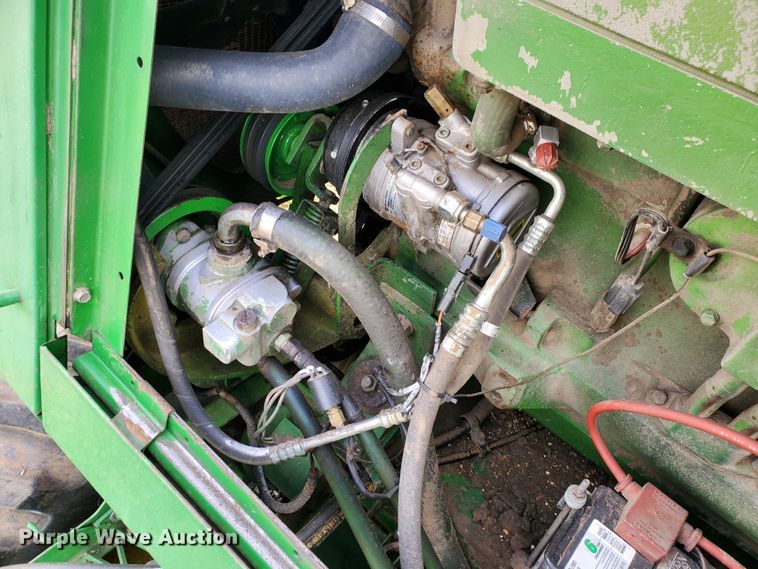 image for item DF7527 1987 John Deere 8820 Titan II combine