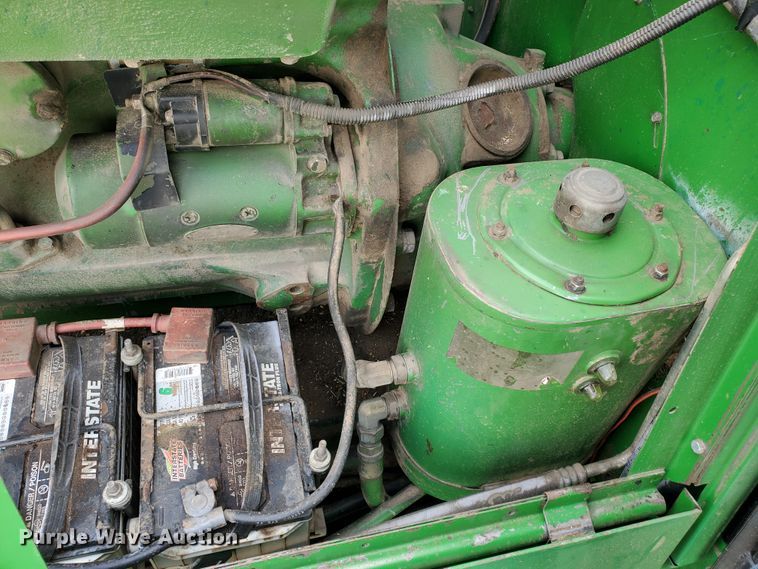 image for item DF7527 1987 John Deere 8820 Titan II combine