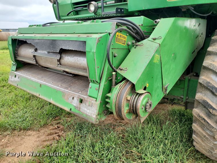 image for item DF7527 1987 John Deere 8820 Titan II combine