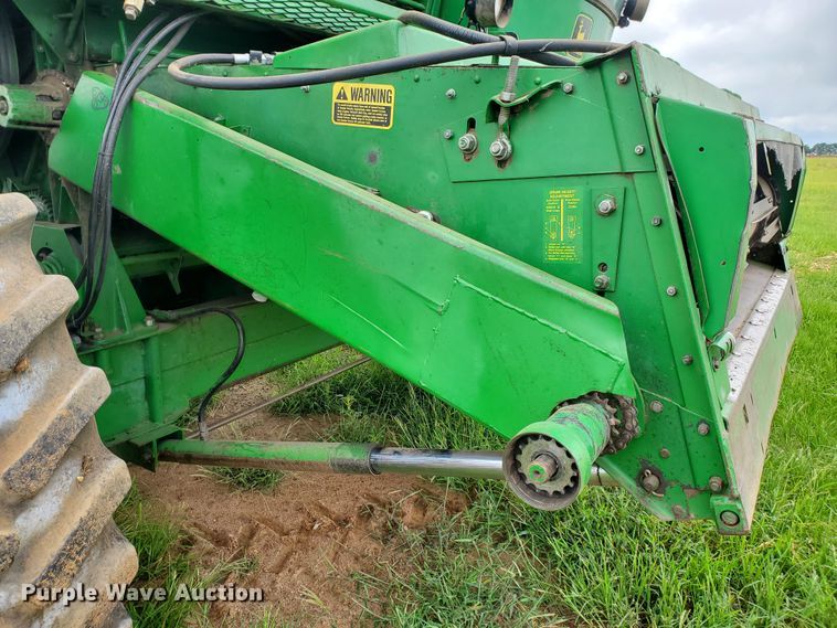 image for item DF7527 1987 John Deere 8820 Titan II combine