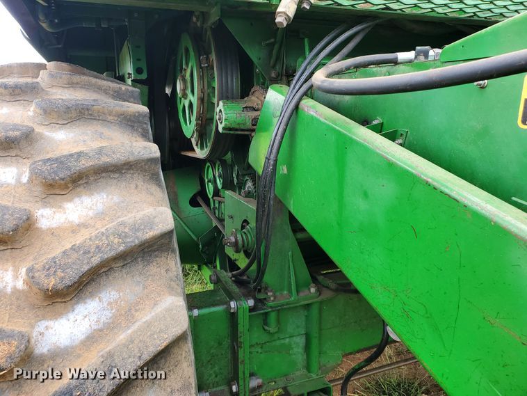 image for item DF7527 1987 John Deere 8820 Titan II combine