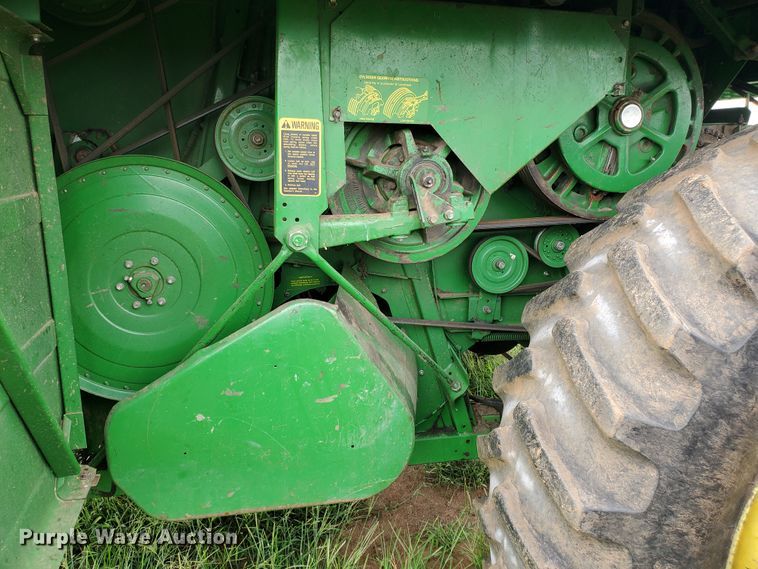 image for item DF7527 1987 John Deere 8820 Titan II combine