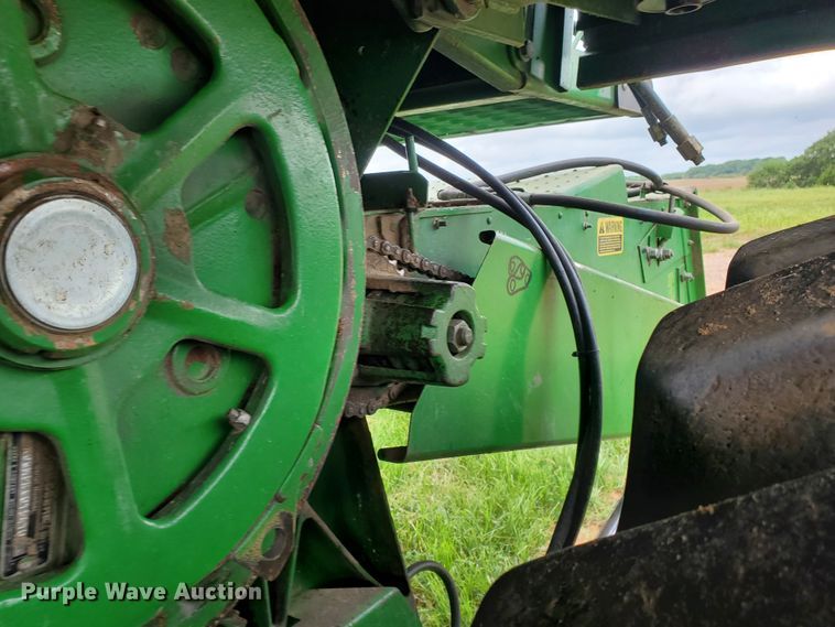 image for item DF7527 1987 John Deere 8820 Titan II combine