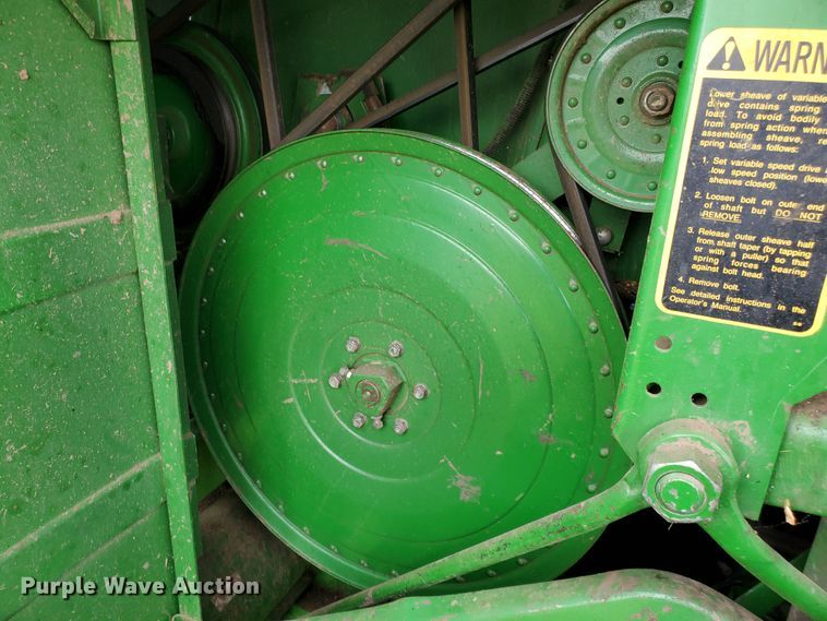 image for item DF7527 1987 John Deere 8820 Titan II combine