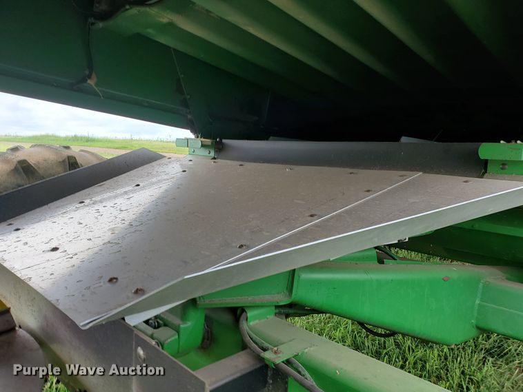 image for item DF7527 1987 John Deere 8820 Titan II combine