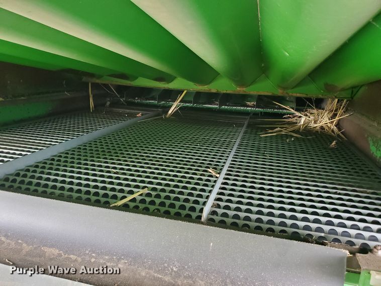 image for item DF7527 1987 John Deere 8820 Titan II combine