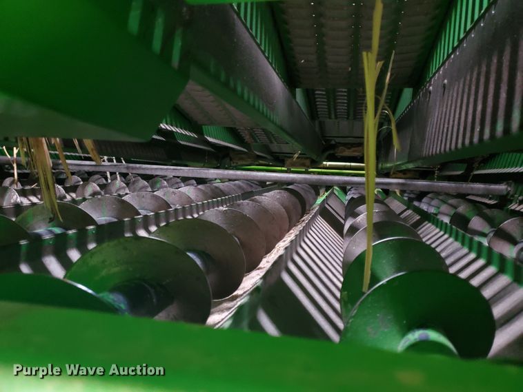 image for item DF7527 1987 John Deere 8820 Titan II combine