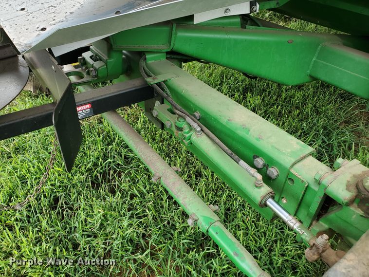 image for item DF7527 1987 John Deere 8820 Titan II combine