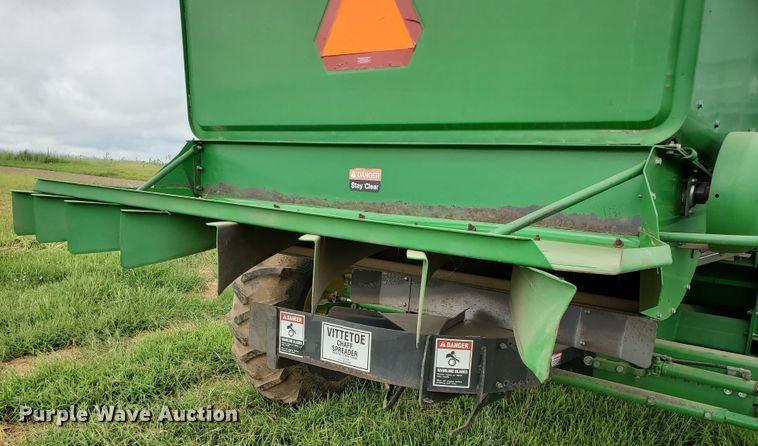 image for item DF7527 1987 John Deere 8820 Titan II combine