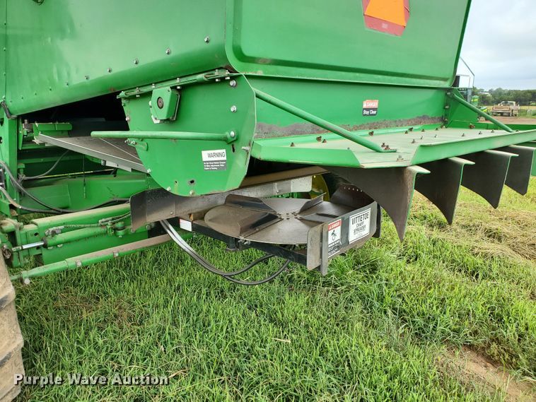 image for item DF7527 1987 John Deere 8820 Titan II combine