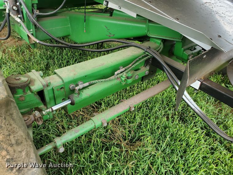 image for item DF7527 1987 John Deere 8820 Titan II combine