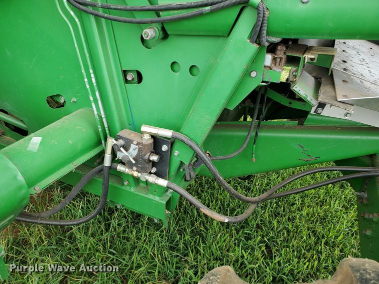 image for item DF7527 1987 John Deere 8820 Titan II combine