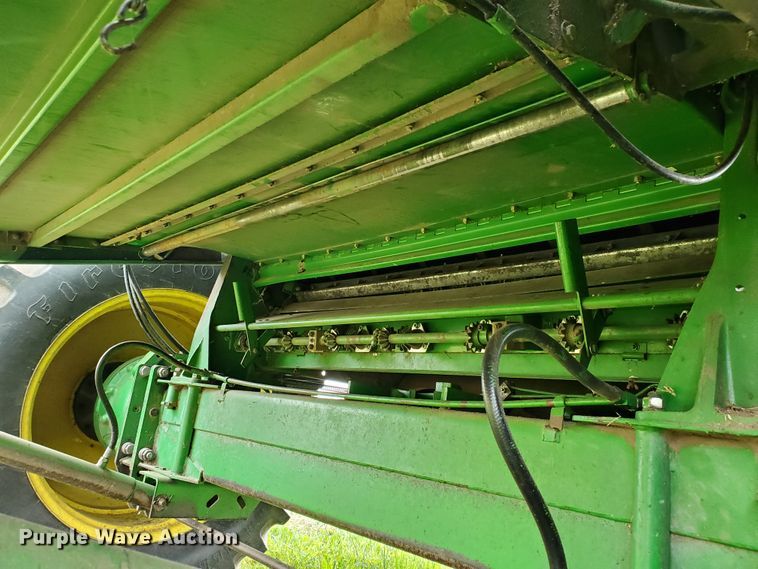 image for item DF7527 1987 John Deere 8820 Titan II combine