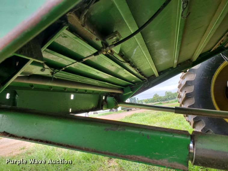 image for item DF7527 1987 John Deere 8820 Titan II combine