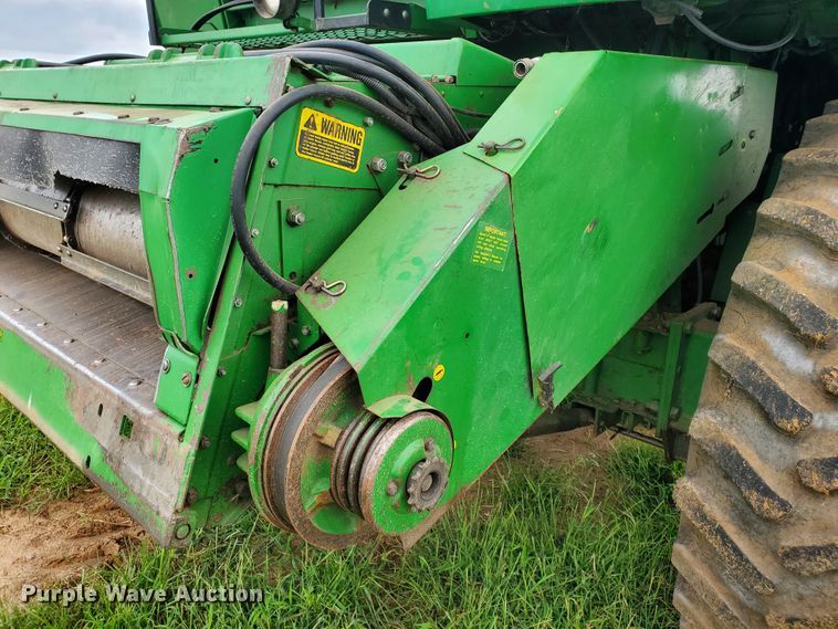 image for item DF7527 1987 John Deere 8820 Titan II combine