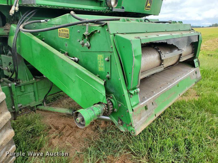 image for item DF7527 1987 John Deere 8820 Titan II combine