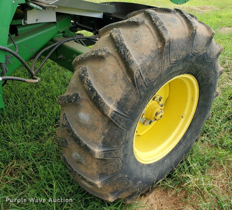 image for item DF7527 1987 John Deere 8820 Titan II combine