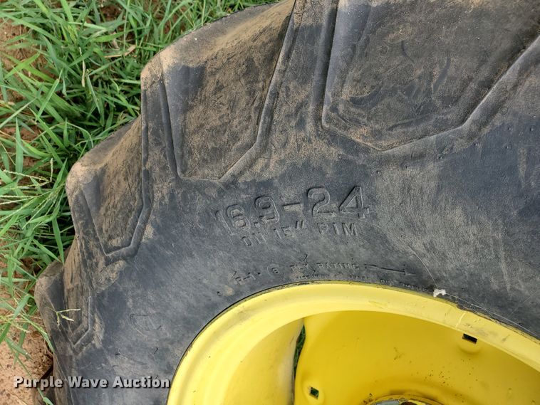 image for item DF7527 1987 John Deere 8820 Titan II combine