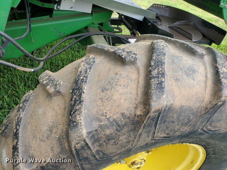 image for item DF7527 1987 John Deere 8820 Titan II combine