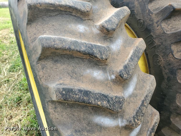 image for item DF7527 1987 John Deere 8820 Titan II combine