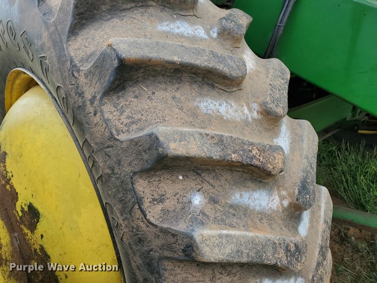 image for item DF7527 1987 John Deere 8820 Titan II combine