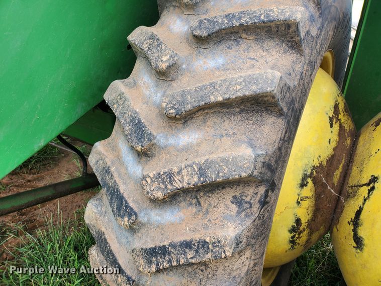 image for item DF7527 1987 John Deere 8820 Titan II combine