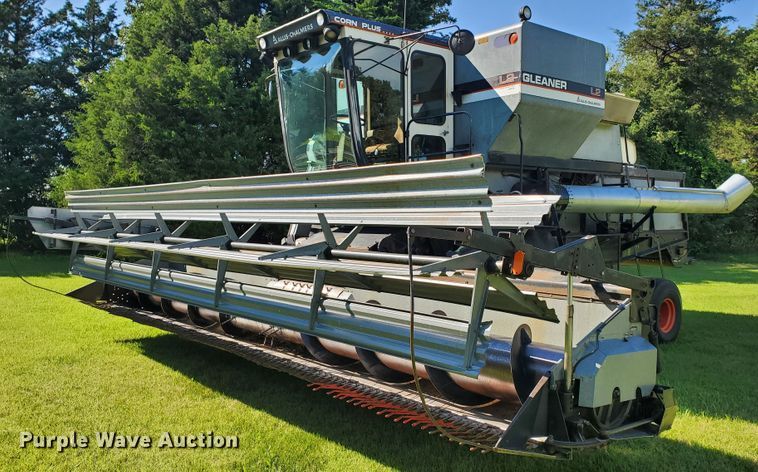 image for item DF7544 1981 Gleaner L2 Corn Plus combine