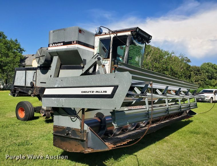 image for item DF7544 1981 Gleaner L2 Corn Plus combine